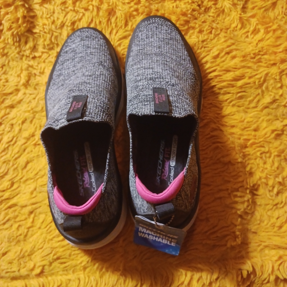 NWT Skechers Women's Relaxed Fit D'Lux Walker - Picture 4 of 6
